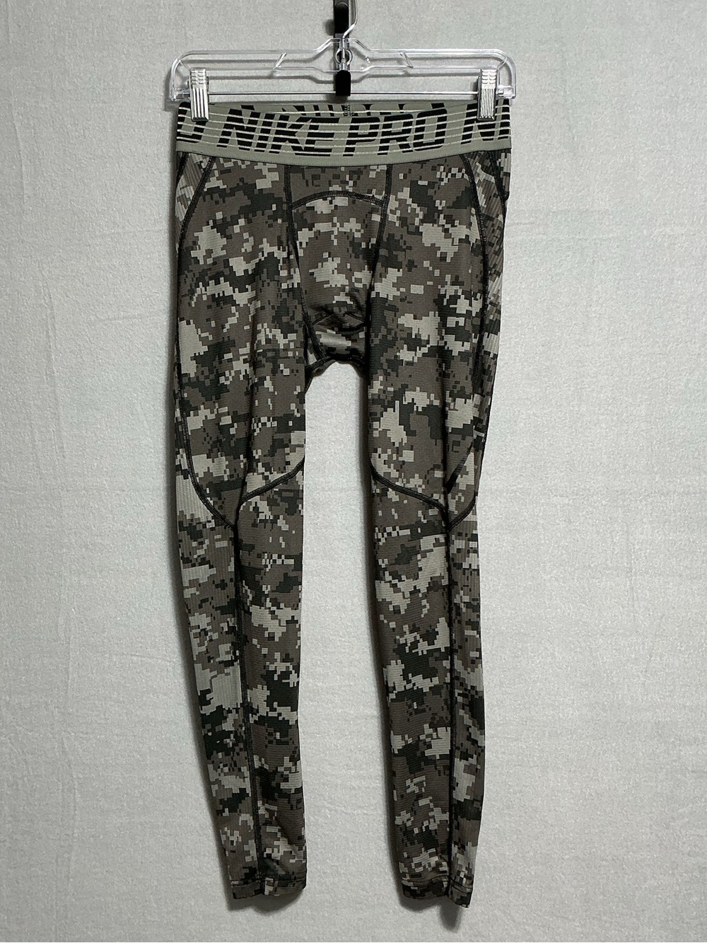 Nike Pro Hypercool Compression Tights Men’s M Gray Digital Camo Leggings